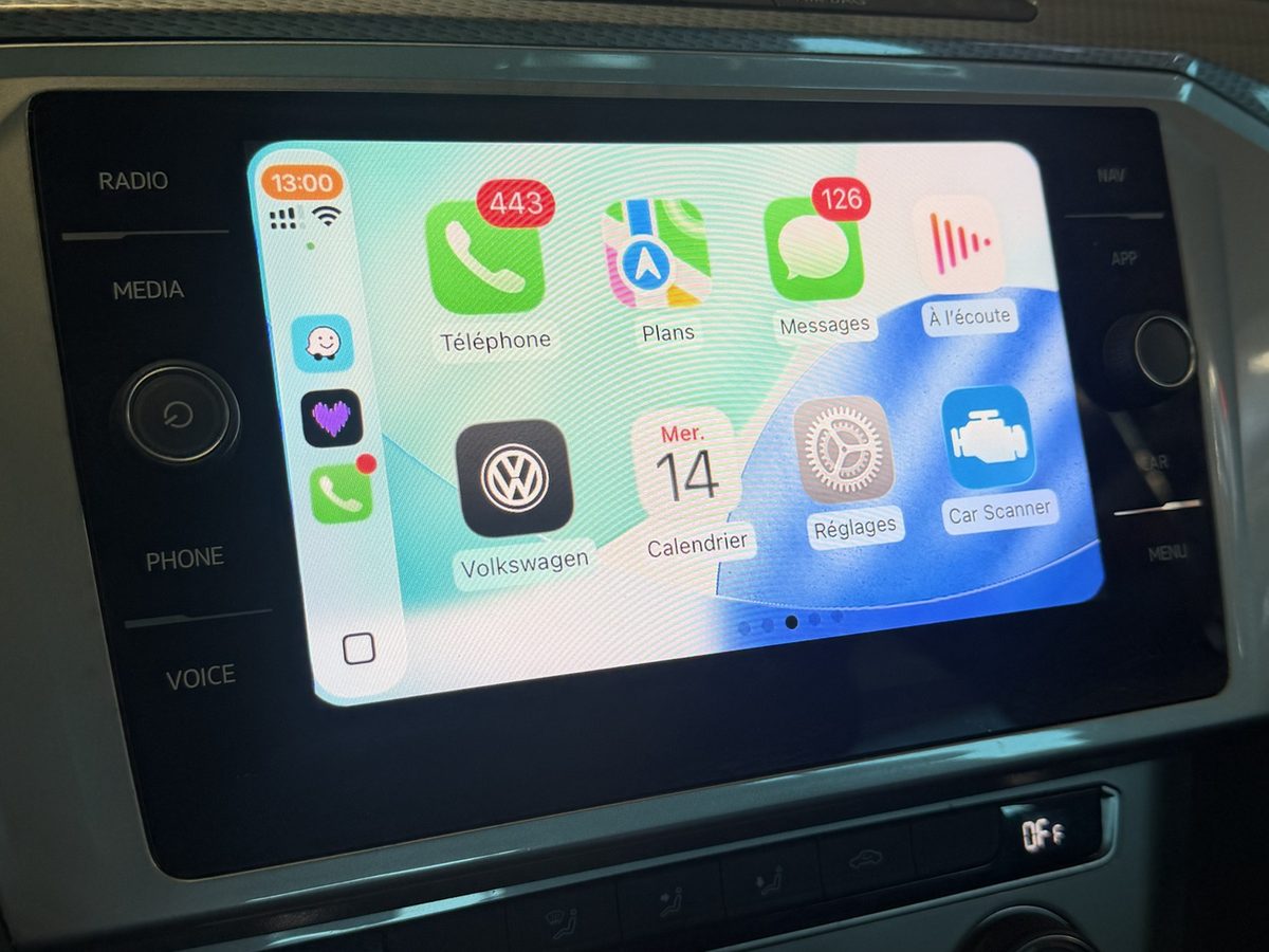 Apple CarPlay filaire fonctionnel sur l'écran d'origine d'une VW Passat 2018